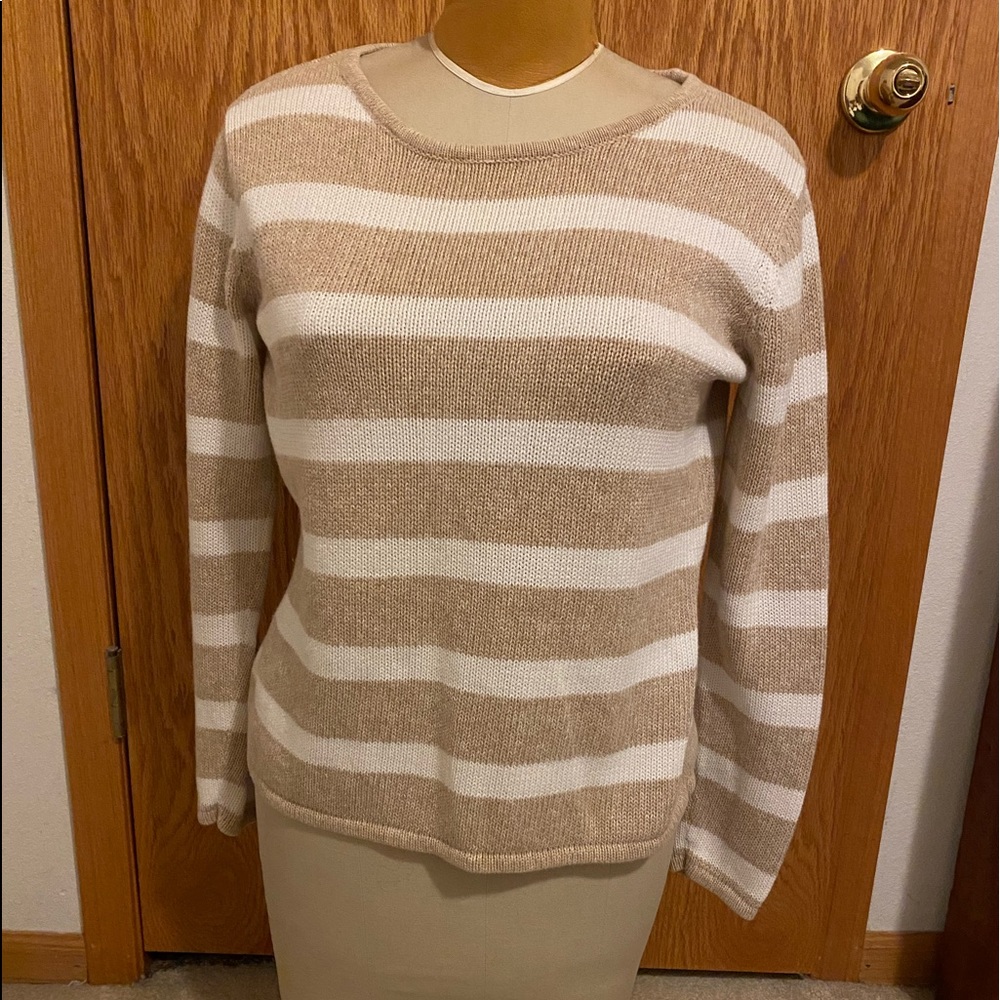 Ladies Van Heusen loose fit sweater - Med